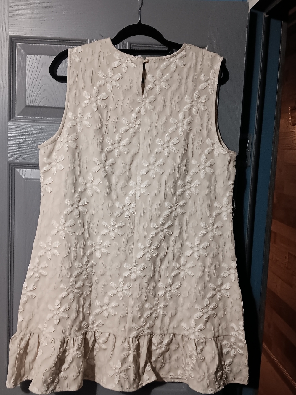 Women’s Cream Sleeveless Floral Embroidered Tunic - Picture 3 of 6